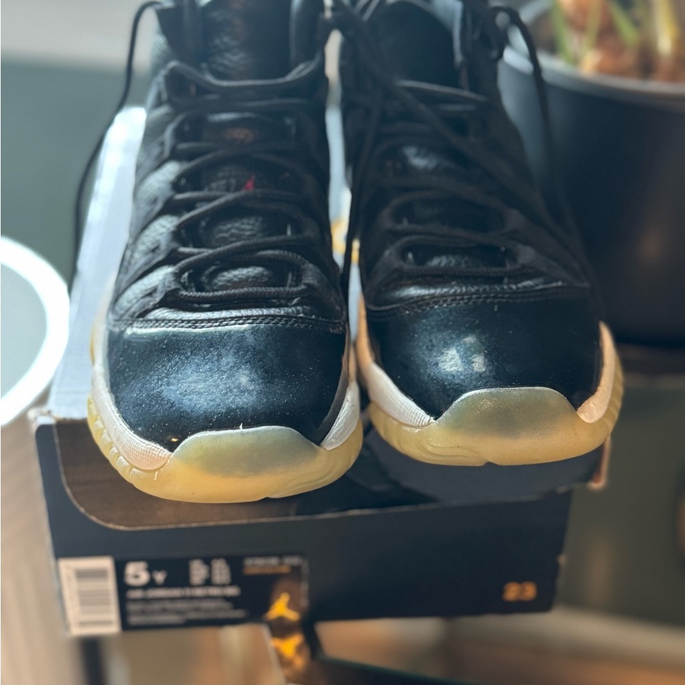 AIR JORDAN 11 RETRO